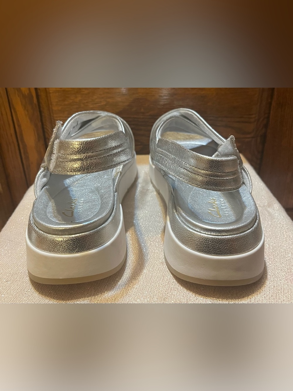 Clark’s Artisan Tuscan Cross Silver Leather Women’s Sandals Contour Cushion 9.5 - Picture 3 of 12